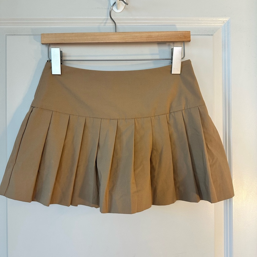 Zara Tan Pleated Side Zip Shorts Underneath Mini Skirt/ Skort, Size XS